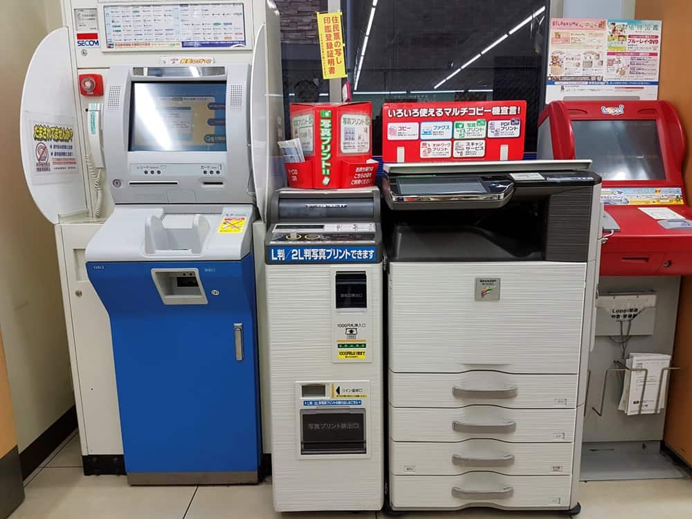 Convenience store payment machine in Japan