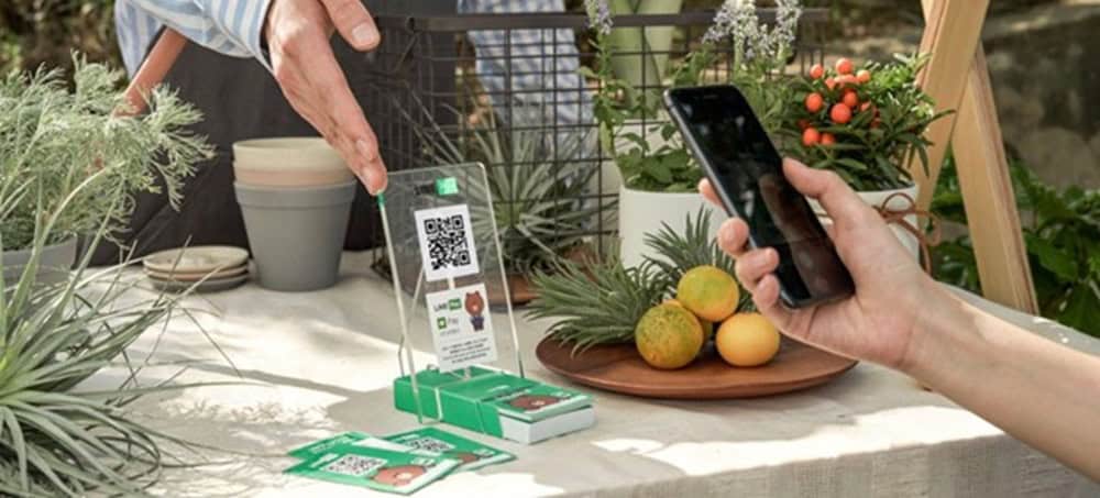 scanning QR code to pay with LINE Pay